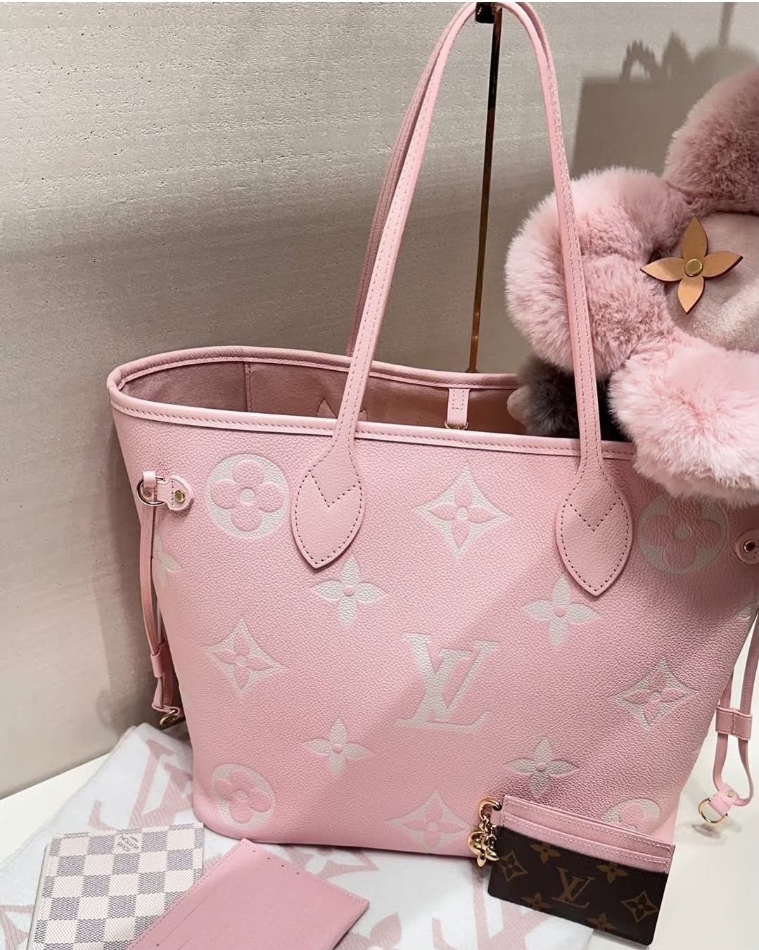 Louis Vuitton Neverfull MM Tote Bag